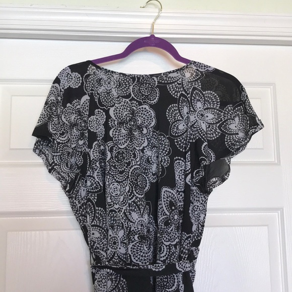 ELLE flowy dress with flutter sleeves 1x - Picture 5 of 10